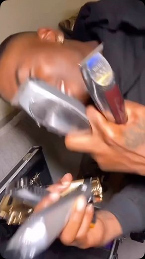 It’s Going Down Today @ The Second Barber Convention N Lawton Ok Come See Me Work ! 💈🎊 Bts With @kilofaded Stay Tuned For More Later Today 🎞️🎥 #lawton #fortsill #barber #2ndbarbershow #kilofaded💈#barbershow #Showdown #Bts | Kilo Faded