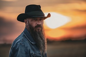 Cody Jinks Rides On: New Music, Vegas Return, and a Year of Highways and Honky-Tonks - By Christian Lamitschka for Country Music News International Magazine Cody Jinks, the steadfastly independent voice of modern country, is showing no signs of slowing down. With a dedicated fanbase that hangs on every honest lyric and a touring schedule that crisscrosses North America, Jinks continues to carve his own path, staying true to the spirit of the genre's outlaws while forging a sound distinctly his o
