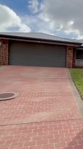 🏡 For Lease 25 Grevillea Street, Ormiston 💎 Family Home With Recent Makeover 🛏️ 4 Bed | 2 Bath | 2 Car | $750 per week 👉 More at bit.ly/25-Grevillea-Street Positioned in the highly sought after 'College Gardens' estate, this home has recently had a makeover and offers larger living spaces This home is a stone throw away from Ormiston College and is in the catchment area for Ormiston State School. Close to local shops, parks and bus routes, this position would be hard to beat! Features includ