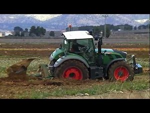 Fendt 722 tractor deep plough