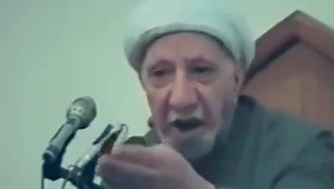 ألا وإن لكل مأموم إمام يُقتدى به، ويستضيء بنور علمه؛ ألا وإن إمامكم قد اكتفى من دنياه بطمريه، ومن طُعمه بقرصيه، ألا وإنكم لا تقدرون على ذلك ولكن أعينوني بورع واجتهاد وعفة وسداد". _________ #أمير المؤمنين علي عليه السلام | حسين جابر البطاط