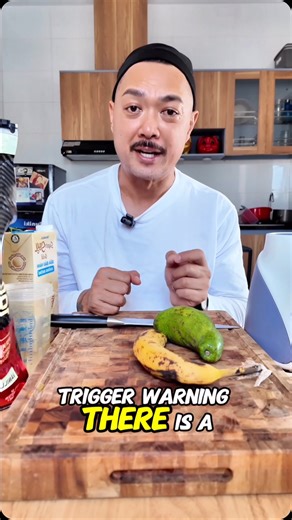 Calvin Bui • Chef | Food & Travel Writer | TV Personality on Instagram: "How To Make a Chicken Breast Smoothie 96.3g Protein 34.2g Fat 41.4g Carbs 857 Total Calories"