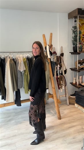 Black and sparkly, yes please! ✨ 🖤 #shopannafashion #AW25 #YE25 #curatedcollection #sparkleseason #shoplocal | Anna Fashion Lifestyle Boutique