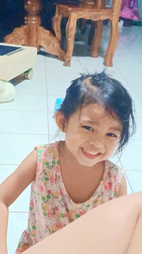 Leeya ran into a bit of a hiccup with her toy🤭 Too cute not to post 😊 | Mica Rosales Roy-Talay