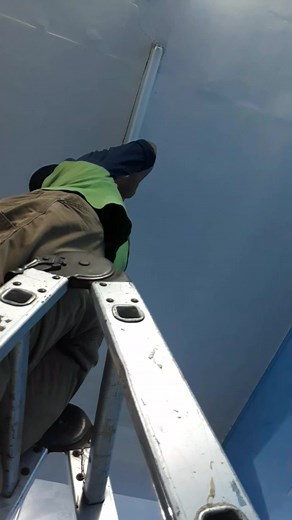 Replacing ng busted flourescent tube mga bro. #electrician #electrical #maintenance #fypシ #reelsfbシ | Hugot Maintenance