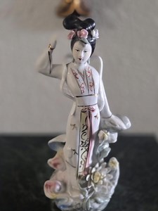 Vtg Oriental Geisha Girl Gilded Glazed Porcelain Statuette Lotus Flowers - Etsy Australia