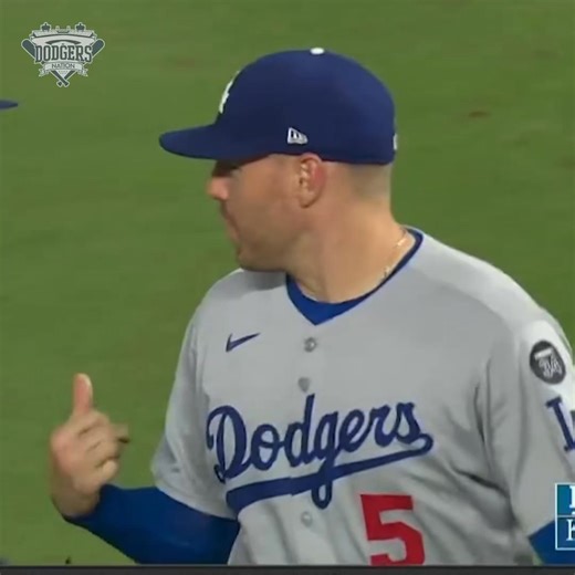The Dodgers seal the win with a game-ending double play — and look at that snowcone snag from Freddie Freeman! 🧊🤯 This team is UNREAL right now. Clutch defense, big-time moments, and another W in the books! 💙 VIA: @sportsnetla #Dodgers #FreddieFreeman #SnowconeCatch #DoublePlay #DodgersWin #LADetermined #MLB | Dodgers Nation