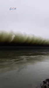 When you come face-to-face with a supersonic aircraft — speed immeasurable to the naked eye ⚡✈️ #ViralVideo #Navy #Supersonic #ExtremeSpeed ​​#FutureWar | The Military Power Hub