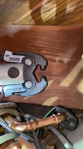 Tool Tip: #RIDGID ProPress rings let you get to tougher spaces. The swivel actuator allows a press tool to be placed /-90˚ to the tube being pressed. Thanks to New Jersey-based Michael Flynn for demoing these purpose-built solutions alongside his RP 241. (Rings work with Standard Press tools, too!) https://bit.ly/2JGCWDz | RIDGID Tools