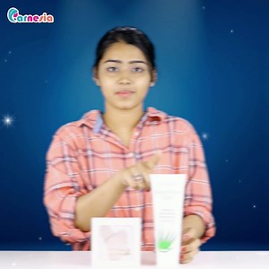 Experience the power of natural beauty with our Jade Gua Sha! Crafted from genuine jade stone, this ancient beauty ritual helps promote circulation, reduce puffiness, and sculpt the face for a youthful, radiant glow. Elevate your skincare routine with our Jade Gua Sha and let the healing energy of jade transform your skin 😍 | Carnesia