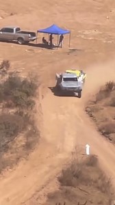 Accident at the beginning of the race.5th SCORE BAJA 400 presented by @vpracingfuels@bfgoodrichtires @Ford @methodracewheels @sylvaniaautomotive @polarisrzr @optimabatteries @ruggedradios @kingshocks @lasernut #scoreinternational #worlddesertchampionship #baja400 #baja1000 #bajacalifornia #survivingbaja🎥: @fishgistics | SCORE International