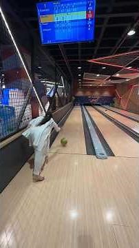 Mummy ka pehla bowling game 🔥mummy ne toh …..