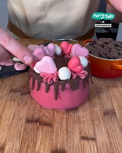 This might be the most beautiful doggy cake we've ever seen! 🍰😍 | Furry Tails