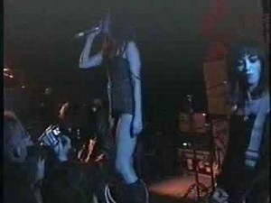 Queenadreena - Oysters (Cold Light of Day) & Pretty Like Drugs - Live at Fortress Studios 12/06/03