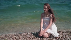 Girl White Beach Dress Long Hair : vidéo de stock (100 % libre de droit) 1037368520 | Shutterstock