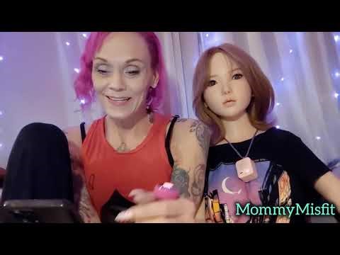 MommyMisfit & Nika unbox joyhub plug set