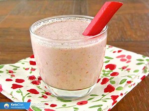 Low-Carb Strawberry & Rhubarb Pie Smoothie | KetoDiet Blog