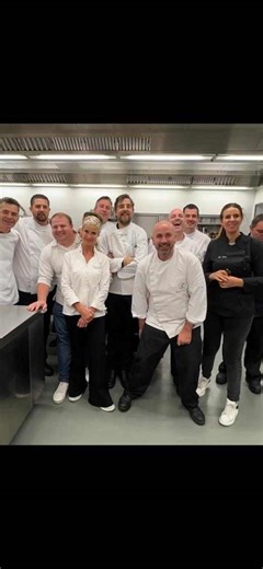 Si vous êtes motivés pour partager votre passion de la cuisine végétale et crue, je vous apprends à la maîtriser... ainsi qu'à la transmettre ! C'est un métier, un beau métier qui procède d'exigence, d'amour, de rigueur et de loyauté ! Vous retrouverez l’atelier dans un prochain article de mon blog https://mariesophiel.com/blog-raw-food/ ! Joyeusement ! Marie-Sophie #recette #paris #ecoleferrandi #ateliercuisine #coursdecuisine #ferrandi #cuisineparis #crusiner #mieuxmanger #rawfoodchef #veganfo