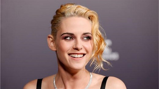 Kristen Stewart Reflects on "Twilight" & Robert Pattinson Romance