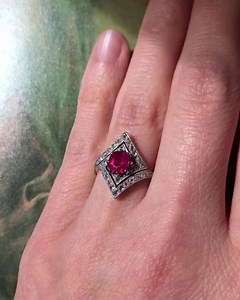 21 reactions | Art Deco jewelry was all about sophisticated drama,...