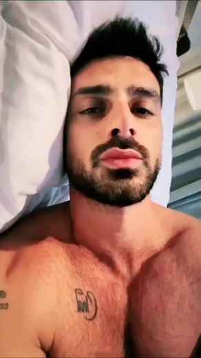 hola 👋 #365days #sugardaddy #maduros #muscle #hairy #handsome #mature #papi #fyp