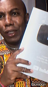 6.1K views · 403 reactions | 18 anos de comércio e 3 anos de internet, se me perguntarem qual eu sinto mais orgulho, direi dos dois, um me conectou com o público e acordou o melhor de mim e o outro, mudou a minha vida por completo. Gratidão a cada componente dessa equipe maravilhosa que soma e acredita na força dos ACHADOS DO NEGO, verdadeiramente eu amo vocês ❤️rumo ao contrato vitalício  | Wallace Cassiano | Facebook