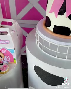 27K views · 234 reactions | Minnie mouse granjera #minnie #minniemouse #minniedecor #minniedecoracion #minniemousecake #minniemouseparty #minniemousebirthday #minniemousecookies #minniemousetheme #minnieideas #granja #granjadecor #granjadecoracion | Hedrys Sweet and Cake Decoration | Facebook