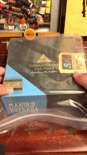 Manolo Quesada #asmr #asmrvideo #asmrsounds #cigar #fyp #سيجار #الاسكندرية | Alex Cigar Club - نادى الإسكندرية للسيجار