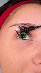 😳 #eyelashremoval #lashremover #lashremoval #eyelashextensions #crazylenses #greeneyescheck #lashtutorial #removiendopestañas #extensionesdepestañas #pupilentes | Asmr Nadina Media