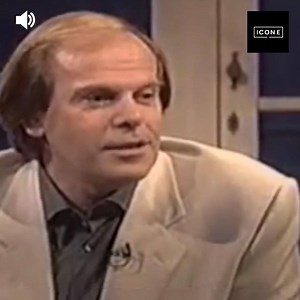 Britney Spears aveva a malapena 17 anni quando un giornalista le ha fatto una domanda molto scomoda sul suo corpo. Adolescente e senza sapere bene come rispondere in iena trasmissione dal vivo, lei ha provato ad uscirne ma l’uomo non si è fermato ed è tornato a farle una domanda ancora più personale… Iscriviti al nostro canale di YouTube: http://bit.ly/yt-upsocl | Icone