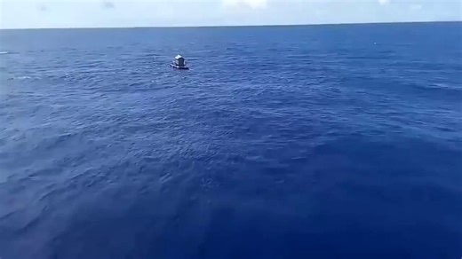 ¡Increíble!49 días a la deriva en el Pacífico. 🌊Con solo 18 años, Aldi Novel Adilang sobrevivió en una balsa de pesca filtrando agua de mar con su ropa y cocinando peces con madera de su propia barca. Una historia increíble de fe y resistencia humana. 🇮🇩💪