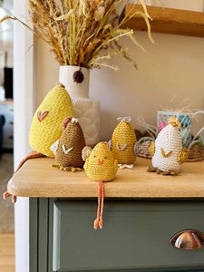 CROCHET PATTERN & VIDEO/ Crochet Chicken Pattern Pdf - Amigurumi Chick, Easter Egg Cozy, Home Decor and Toy - Make With Any Yarn - Etsy UK