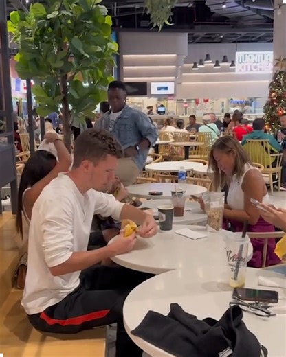 From awkward introductions to tasty surprises | 大師兄直播