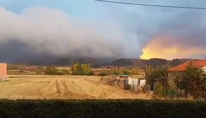2.4K views · 59 reactions | Impressive #Arcus #ShelfCloud this Afternoon in #Spain #Alesanco #LaRioja Source : Meteosojuela | Weather & Radar International | Facebook