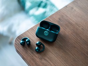 He probado los motorola moto buds loop, los auriculares que no notarás que llevas puestos, pero que, incomprensiblemente, suenan de maravilla