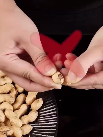 Nut Cracker for Peanuts Heavy Duty Pistachio Opener Automatic Peanut Sheller Peanut Peeler Nutcracker Peanut Sheller Hand Crank Tool for Home Kitchen Tool Peanuts in Shell Shelled Pistachios