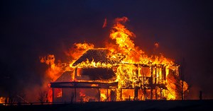 'Absolutely devastating' Colorado wildfire burns hundreds of homes near Boulder
