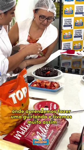 Hoje tivemos uma aula incrível com a Chef Bruna da Harald Chocolates! 🍫 As confeiteiras mandaram ver na "mão na massa" e aprenderam a criar uma guirlanda de Brownie de dar água na boca. A Chef compartilhou segredinhos deliciosos e truques que fazem toda a diferença. Quer participar das próximas aulas? Vem com a gente! É diversão garantida e muito chocolate, é claro. Não fique de fora, pois sempre temos surpresas doces esperando por você. 🎂✨ ⚠️Para participar da nossa lista de transmissão de cu