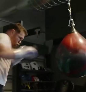 🤯 CONCENTRACIÓN TOTAL 🤯 @Canelo entrenando con FUERZA y en mente a Jermell Charlo 🔥🥊 El próximo 30 de septiembre disfruta del GRAN COMBATE por las pantallas de #ESPNKnockout 📺 🎥 @showtimeboxing & @premierboxing #CaneloCharlo | ESPN KnockOut