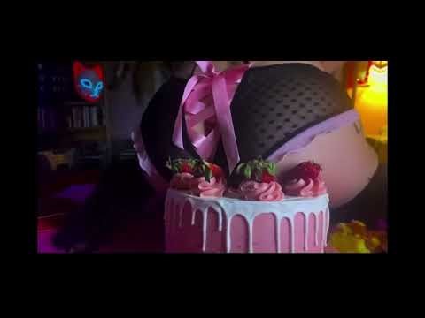 She Farts on a Cake