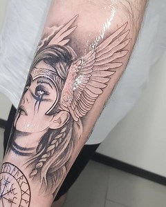 Valkyrie 🗡⚡ #valkyrie #valkyrietattoo #valkiria #🦅 #viking #vikingtattoo #handmadetattoostudio #carpi #ink #art #onmyskin #indelible #realistictattoo #realisticart #tattoo #tattooedmen #inkedmen #beauty #vegvisir #vegvisirtattoo #celtictattoo #wow #beautifulgirl #🗡 #🖤 #⚡ | Novytattoo Handmade Tattoo Studio