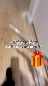 J’offre un cadeau à ma mère. 🤣🎁👌 « Miam miam » mais pas pour de la nourriture 🤪 🕺 si tu vois ma publication peux tu laisser un petit mot en commentaires. Plusieurs filles ne voient pas mes vidéos même si elles me suivent. de commentaires = de gens qui voient. Merciiiiiii 🙏 #famille #quebec | Mère Ordinaire Par Bianca Longpré