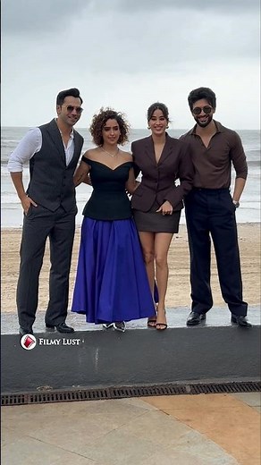 Varun Dhawan, Janhvi Kapoor, Sanya Malhotra & Rohit Spotted At Mumbai Beach | #Bollywood #FILMYLUST