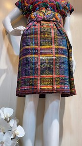 Flores amarillas¿? 🫢 El mejor obsequio es un bello traje, de tonos amarillos 😏🧡❤️💛 #mujernatural #elegancia #encanto #moda #visteconmujernatural #tejidosamano #diseñaconmunjernatural #mujernatural💕 | Mujer Natural