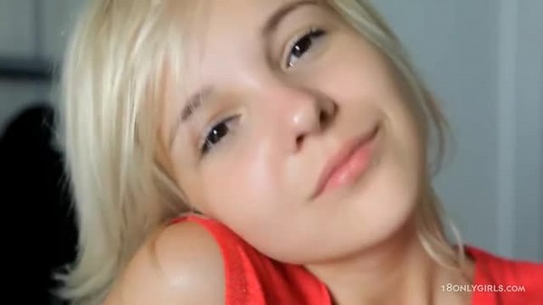 Teen Monroe Playng With Her Pussy