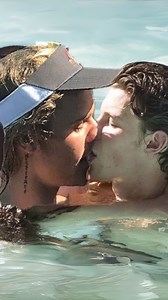 Justin Bieber cheating on Hailey🫠… with a man and he didn’t even try to hide it?! 😳 At his own album listening party, cameras caught JB getting real close with someone who wasn’t Hailey and the footage is now everywhere. Can a kiss on the ‘Gram really cover up what happened behind the scenes? #justinbieber | The Noisy Dish