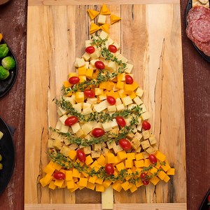 Easy & cheesy - this festive Cabot cheddar tree is the perfect addition to any holiday table! http://ms.spr.ly/6188TrQsC | Cabot Creamery Cooperative