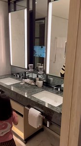 1.6K views · 128 reactions | Four seasons hotel in Seoul 殺 | Julie H Lin | Facebook