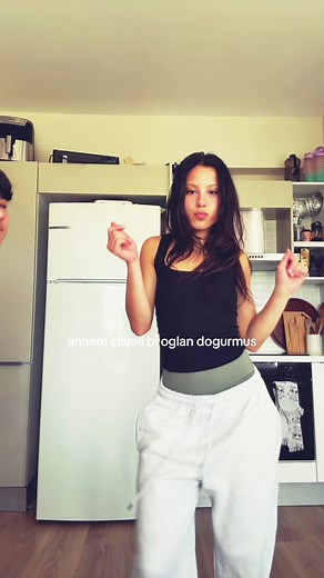 Annem cilveli bi oğlan doğurmuş — Melisa Derya Serim video
