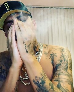 GRACIAS🌹💀 Quiero agradecer por hacerme crecer por esta papa que voy a comer por la gran vida que voy a tener mi gente siempre se los voy a deber esto sin ustedes no pudiera ser vivo un sueño no lo puedo creer siempre con gusto recuerdo el ayer voy a morir tirando represent Quiero agradecer por hacerme crecer Por esta papa que voy a comer Por la gran vida que voy a tener Mi gente siempre se los voy a deber Esto sin ustedes no pudiera ser Vivo un sueño no lo puedo creer Siempre con gusto recuerd